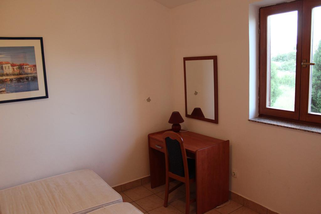 Apartments Marszalek Novalja Ruang foto